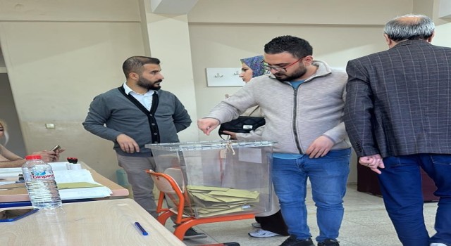 Siirtte vatandaşlar oy kullanmaya başladı