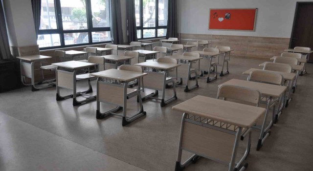 Sınıflar ders işlemek için hazır hale getirildi