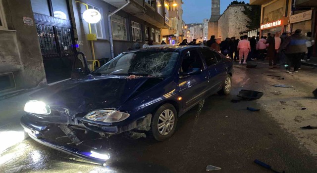 Sinopta alkollü sürücü motosiklete çarptı: 1 ağır yaralı