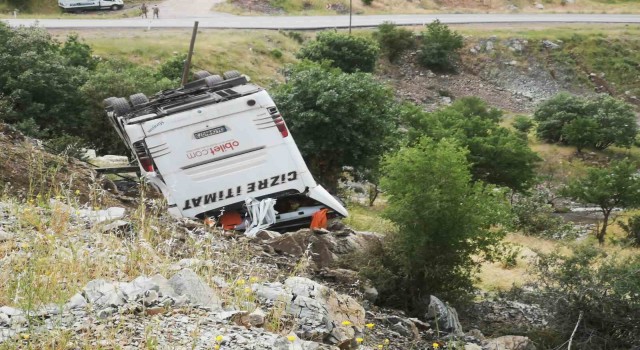 Şırnakta otobüs şarampole yuvarlandı: 2 yaralı