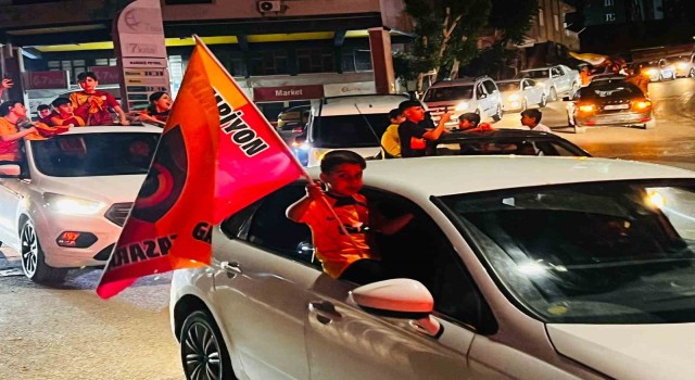 Şırnakta taraftarlar araç konvoylarıyla kutlama yaptı