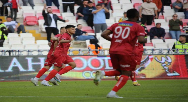 Sivassporun genç oyuncusu Emre Gökay siftah yaptı