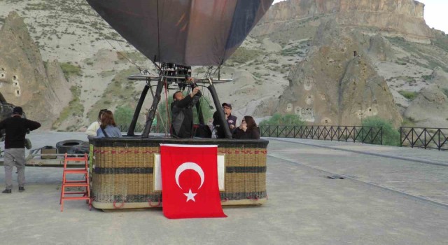 Soğanlıda balonlar 19 Mayıs için Türk bayraklarıyla havalandı