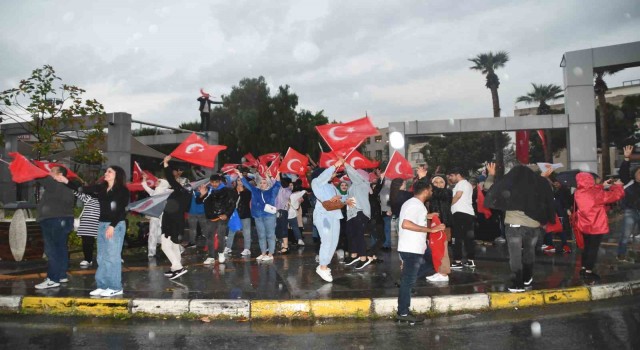 Sökede Cumhurbaşkanı Erdoğanın seçim zaferi meydanda kutlandı