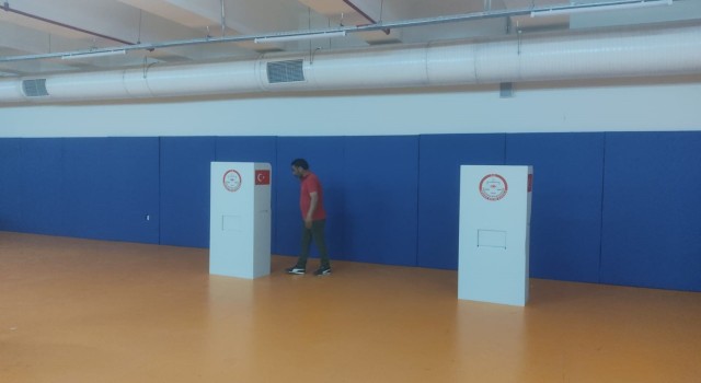 Spor salonuna sandıklar kuruldu, yaklaşık 11 bin kişi oy kullanacak