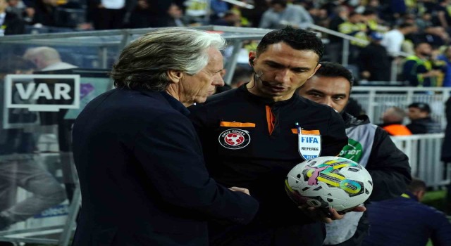 Spor Toto Süper Lig: Fenerbahçe: 1 - Trabzonspor: 0 (İlk yarı)