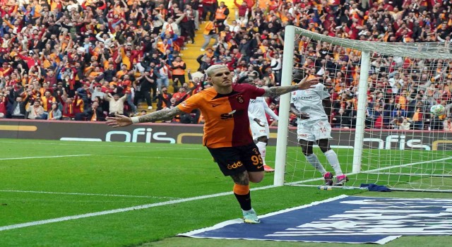 Spor Toto Süper Lig: Galatasaray: 1 - Sivasspor: 0 (İlk yarı)