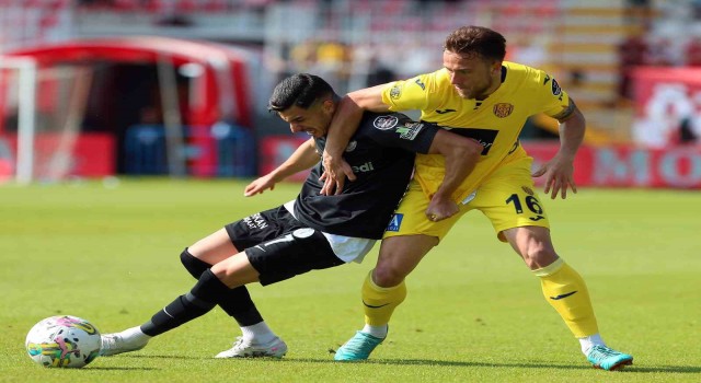 Spor Toto Süper Lig: Ümraniyespor: 1 - MKE Ankaragücü: 1 (İlk yarı)