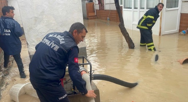 Su baskınlarına itfaiye ve MASKİden anında müdahale