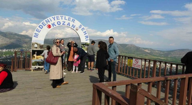 Tarih ve doğa zengini Kozana tatilde ziyaretçi akını