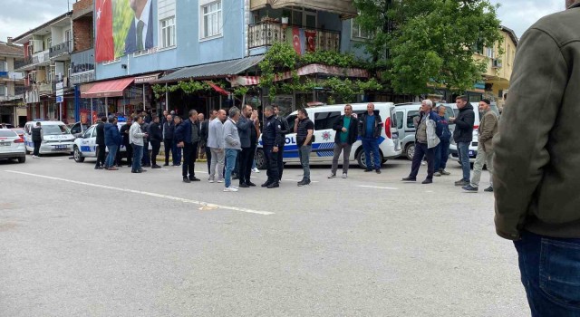 Tartışmayı tatlıya bağlamak için bir araya gelmişlerdi, bu kez kavga çıktı: 6 yaralı, 6 gözaltı