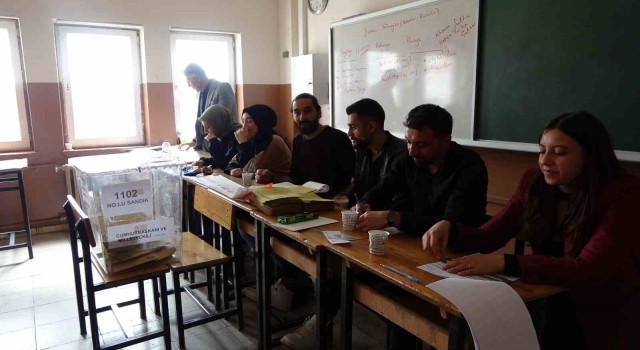 Tatvanda oy kullanma işlemi başladı