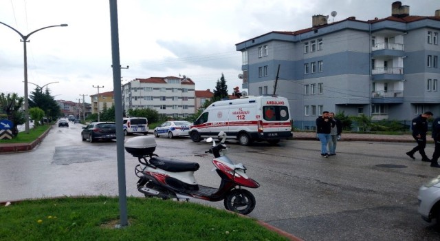 Tavşanlıda motosikletler çarpıştı: 1 yaralı