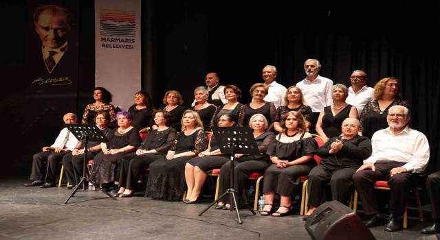 Tazelenme Üniversitesi Korosundan halk müziği konseri