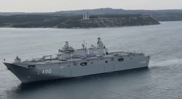 ‘TCG Anadolu  Şehitler Abidesini selamladı