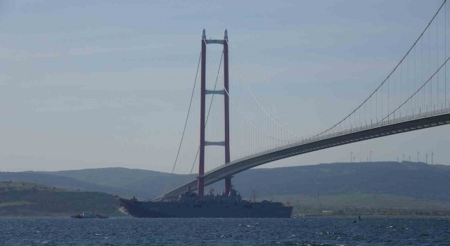 ‘TCG Anadolu 1915 Çanakkale Köprüsü altından geçti