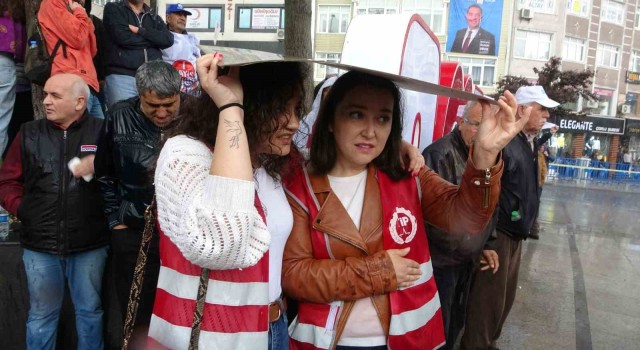 Tekirdağda sağanak yağmur altında 1 Mayıs kutlaması