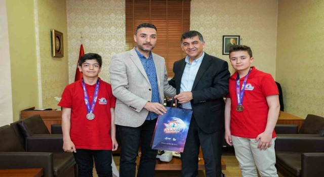 Teknofest ikincileri Başkan Fadıloğlunu ziyaret etti