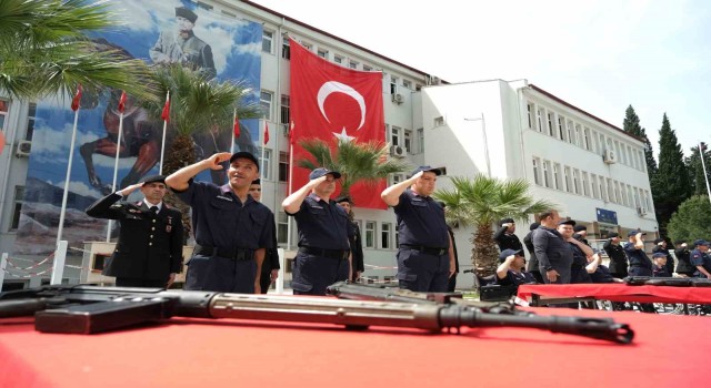 Temsili askerlik töreninde aileler gözyaşlarını tutamadı