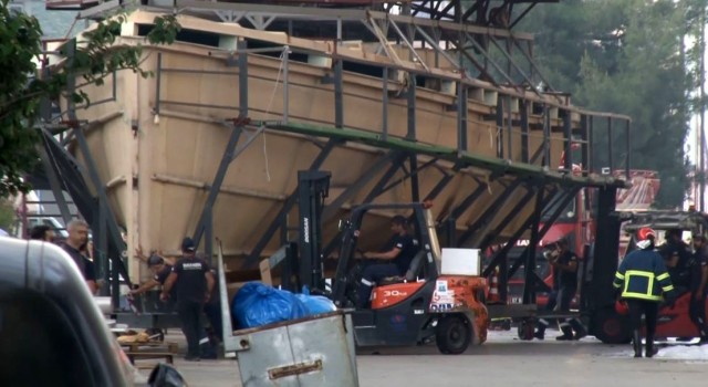 Tersanedeki yangından, yapımı devam eden lüks yat kaçırıldı