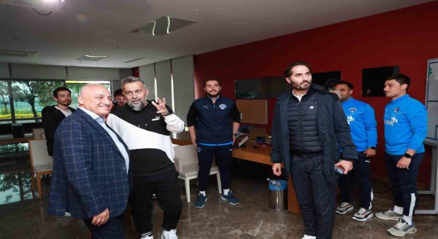 TFF Başkanı Mehmet Büyükekşi, Kasımpaşa Kulübünü ziyaret etti