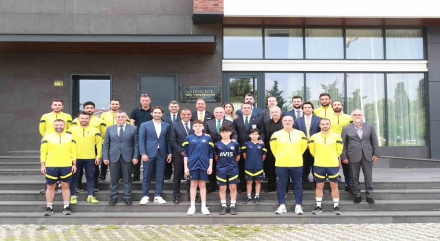 TFF Başkanı Mehmet Büyükekşiden, Fenerbahçe Futbol Akademisine ziyaret