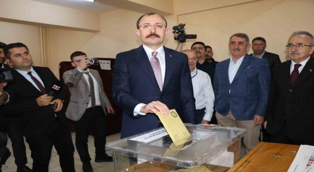 Ticaret Bakanı Muş: “Türkiyenin 2023-2028 dönemini kapsayacak yönetim bu sandıklardan çıkacak”