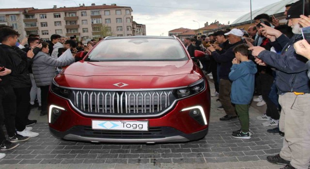 Toggun Anadolu Ateşi kırmızı renkli SUV modeli Tavşanlıda