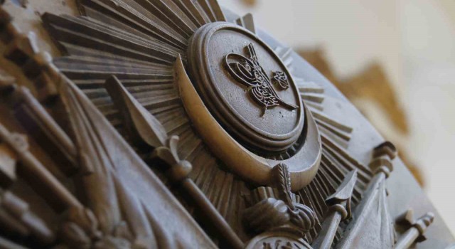 Topkapı Sarayı Hazine Koğuşunun asırlara meydan okuyan kapısı restore edildi
