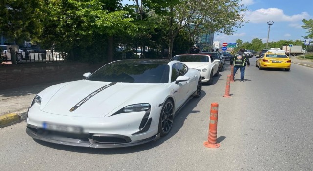 Trafiği tehlikeye atmanın bedeli pahalıya patladı: E-5te drift atılan anlar kamerada