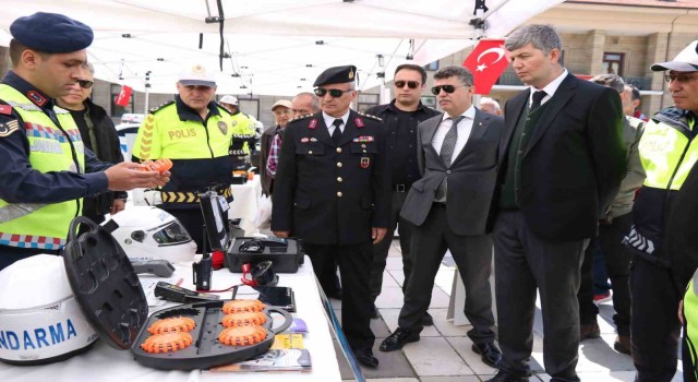 Trafik Haftası çerçevesinde stant kuruldu