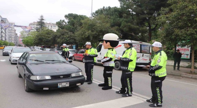 Trafik polislerinden sürücülere yaya yolu uyarısı: Öncelik hayatın, öncelik yayanın