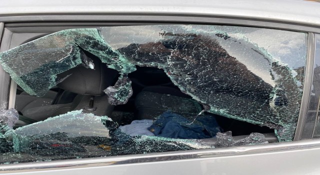 Trafikte kavga çıktı, araçtan sopa ile inip dehşet saçtılar