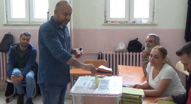 Tuncelide oy verme işlemi başladı