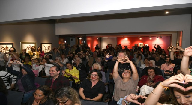 Türk sinemasının yaşayan efsanesi Şoraya Kuşadasında sevgi seli