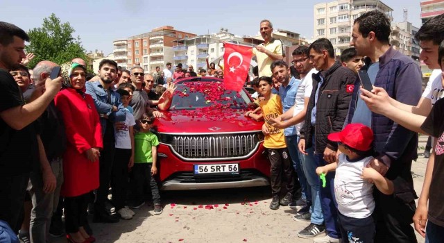 Türkiyenin yerli otomobili Togg Siirtte yoğun ilgiyle karşılandı