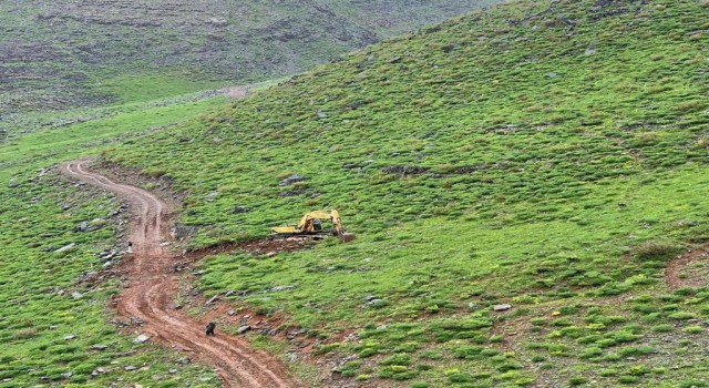 Uluderede yayla yolları bir bir açılıyor