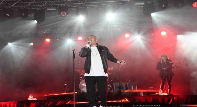 Ünlü rock grubu Gripin Kemerde konser verdi