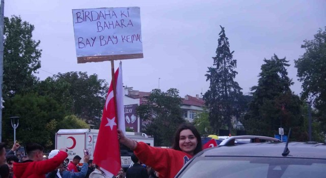 Uşakta Erdoğanın seçim zaferi coşkuyla kutlandı