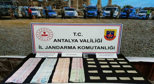 Uyuşturucu satışından elde edilen 25 bin 780 TL nakit para ele geçirildi