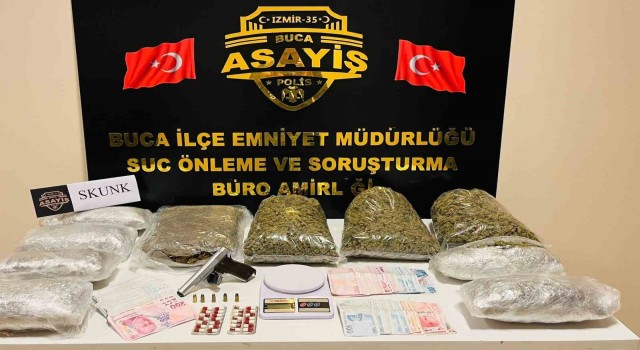 Uyuşturucu tacirleri Bucada polisten kaçamadı