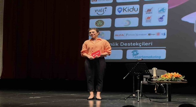 Uzmanlar ve ebeveynler MomTalksta bir araya geldi