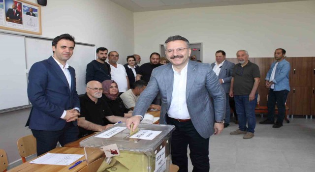 Vali Aksoyun oy kullandığı sandıkta sonuçlar belli oldu