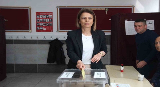 Vali Becel oyunu kullandı