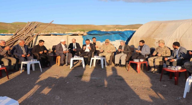 Vali Hacıbektaşoğlu, sütlüce mezrasında özbek ailesine taziye ziyaretinde bulundu
