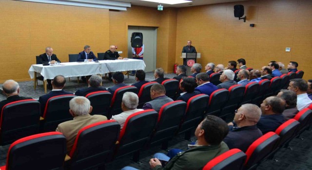 Vali Mete Buhara, muhtarları dinledi