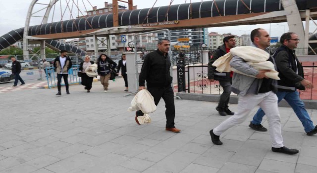 Vanda sayılan oylar İl Seçim Kurullarına getiriliyor