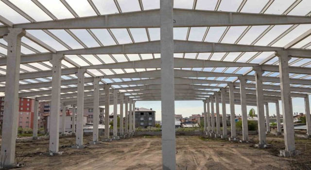 Vanın ilk kapalı semt pazarlarının inşaatları devam ediyor