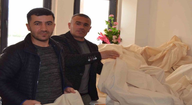 Vartoda sandık başkanları torbalarını seçim bürosundan aldılar