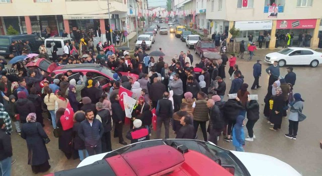 Yağmurun altında saatlerce TOGGu beklediler